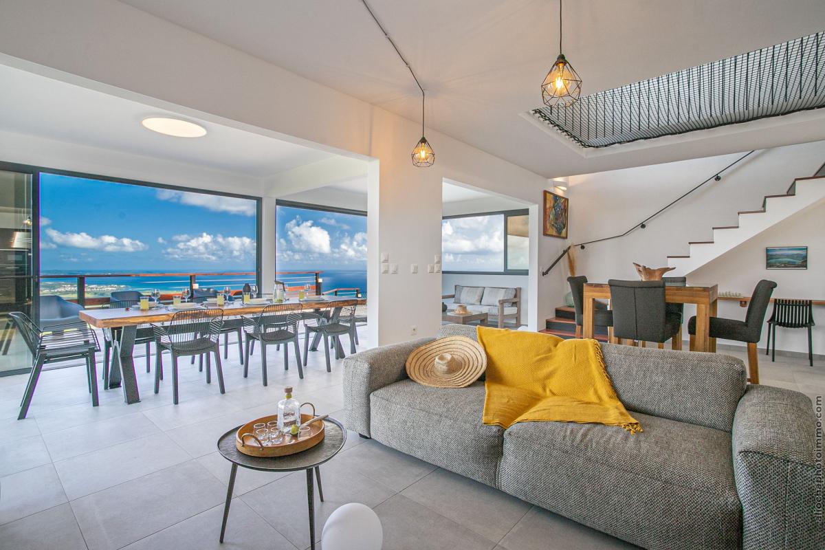 Location villa luxe Le Diamant Martinique - séjour ouvert sur la terrasse